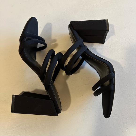 She & In Slip On Block Heeled Sandals - Black Size 8.5 - Picture 6 of 13